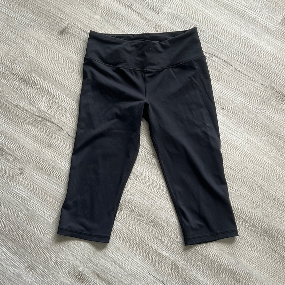 Victorias Secret black crop leggings size M